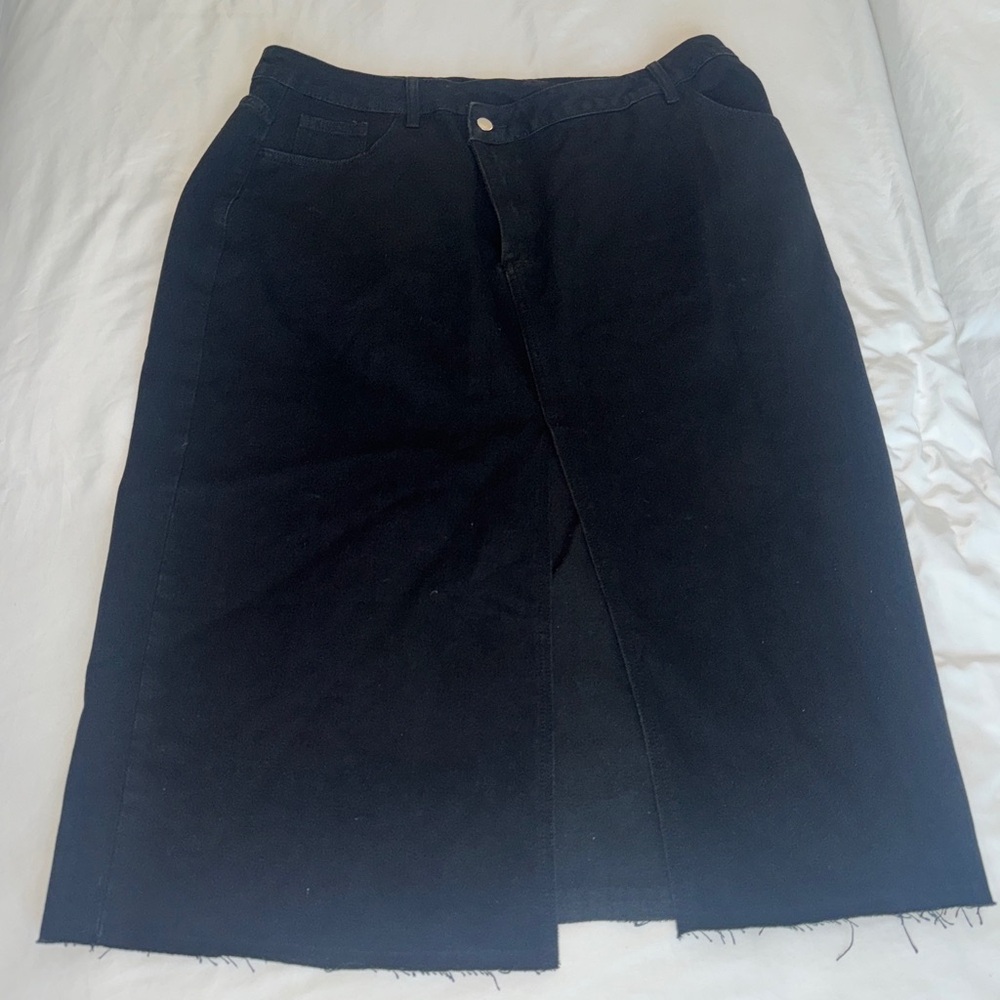 SHEIN Black Midi Pencil Skirt with Slit